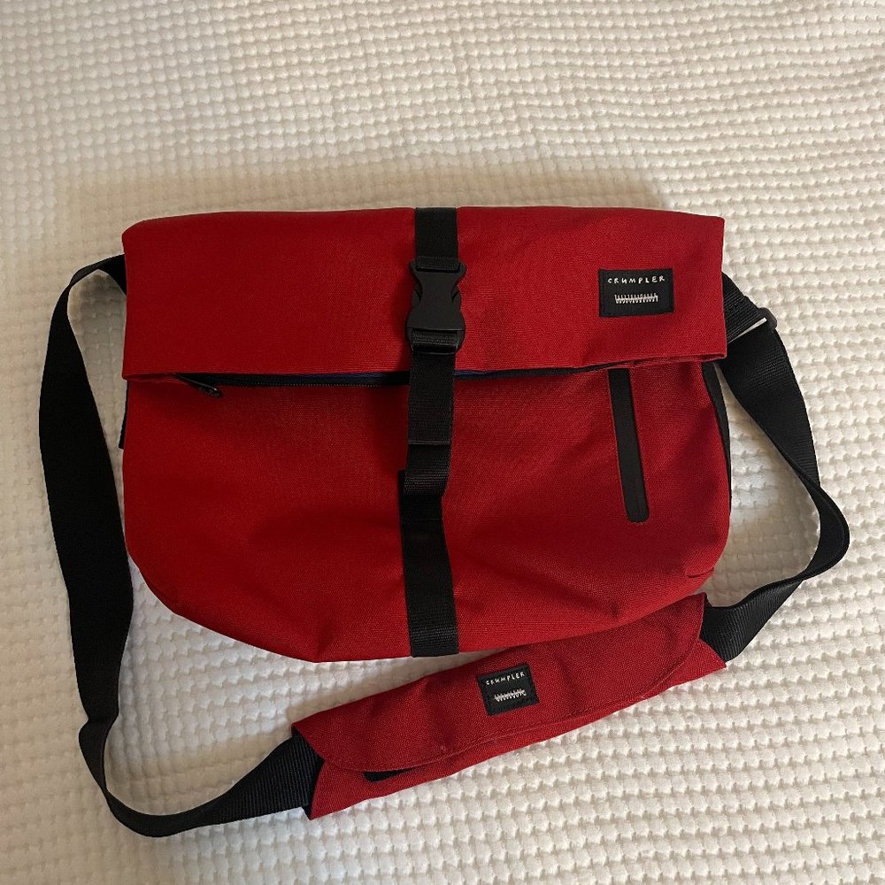 Gently Used Crumpler SHAPE OF CHARACTER FOLDOVER MESSENGER, Red